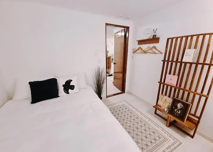 Dmc St, Hongik Station, Cozy 2rooms, Luxury Mattress, 3 Minutes By Airport Railroad * 서울특별시