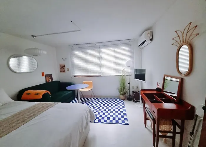 Dmc St, Hongik Station, Cozy 2rooms, Luxury Mattress, 3 Minutes By Airport Railroad 서울특별시