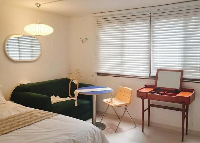 Dmc St, Hongik Station, Cozy 2rooms, Luxury Mattress, 3 Minutes By Airport Railroad 아파트 서울특별시