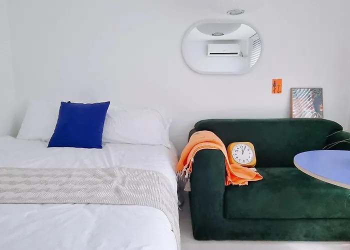 Dmc St, Hongik Station, Cozy 2rooms, Luxury Mattress, 3 Minutes By Airport Railroad 아파트